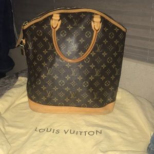 “Lock it” Louis Vuitton